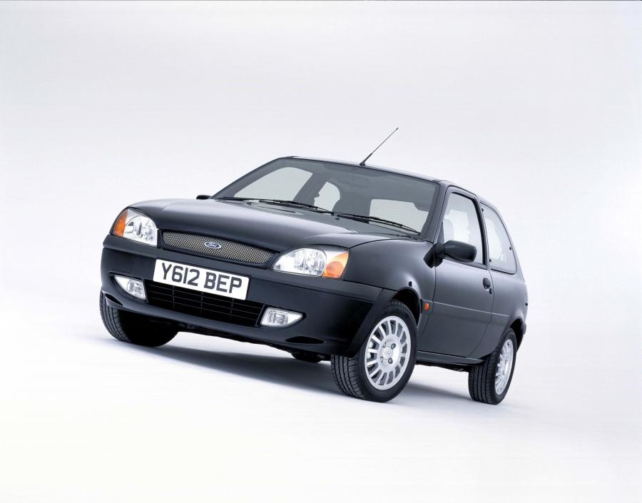  Ford Fiesta 2000 года  (фото 20 из 40)